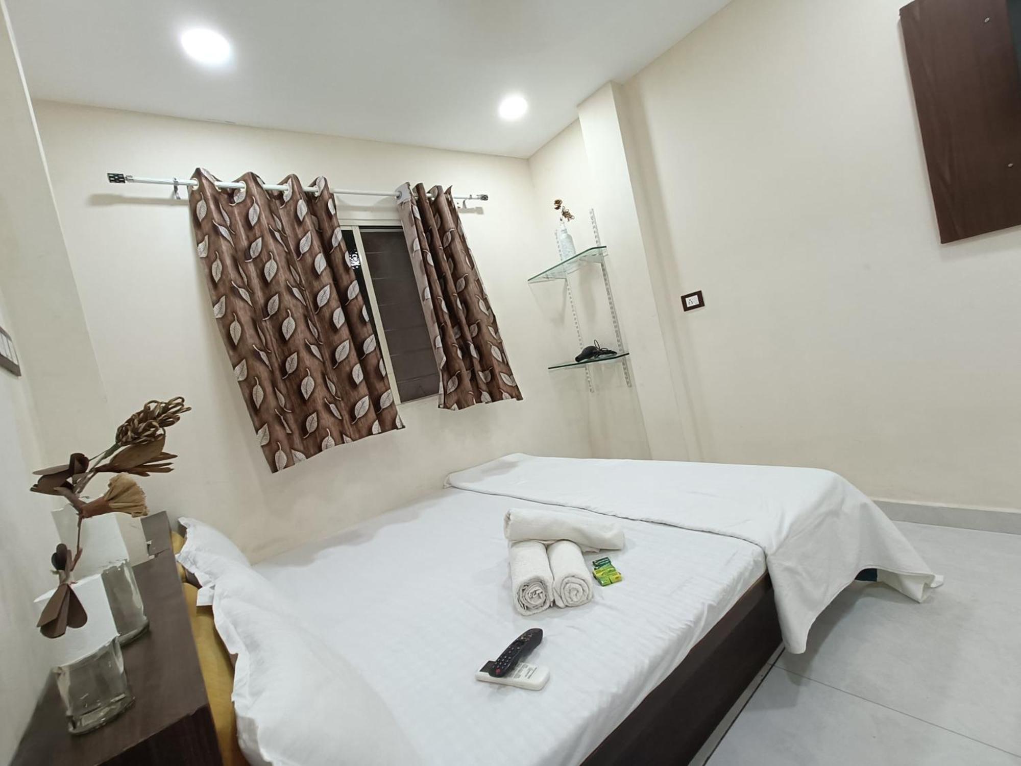 Treebo Yatri Grah Kshipra T Hotel Ujjain Zewnętrze zdjęcie