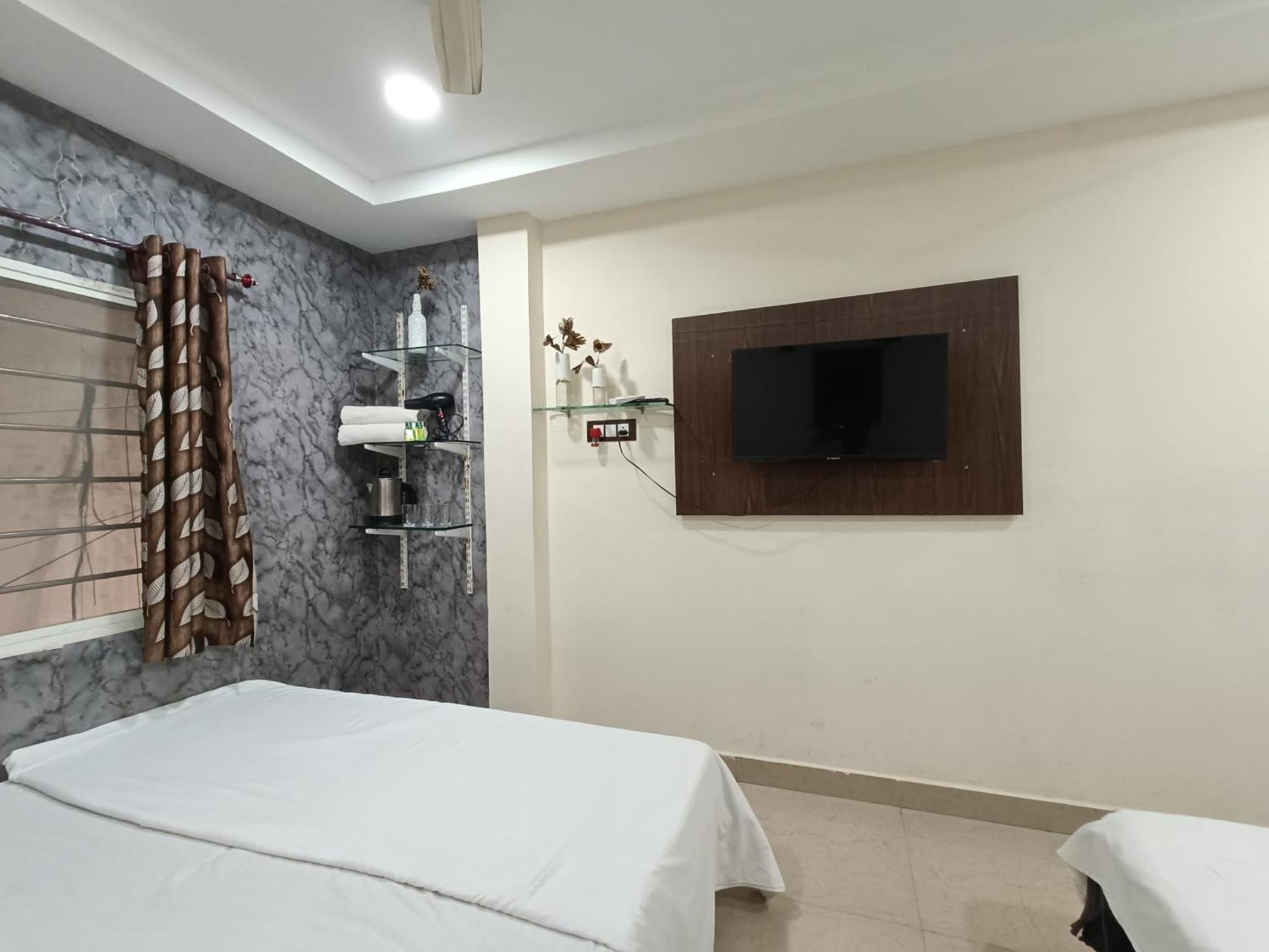 Treebo Yatri Grah Kshipra T Hotel Ujjain Zewnętrze zdjęcie
