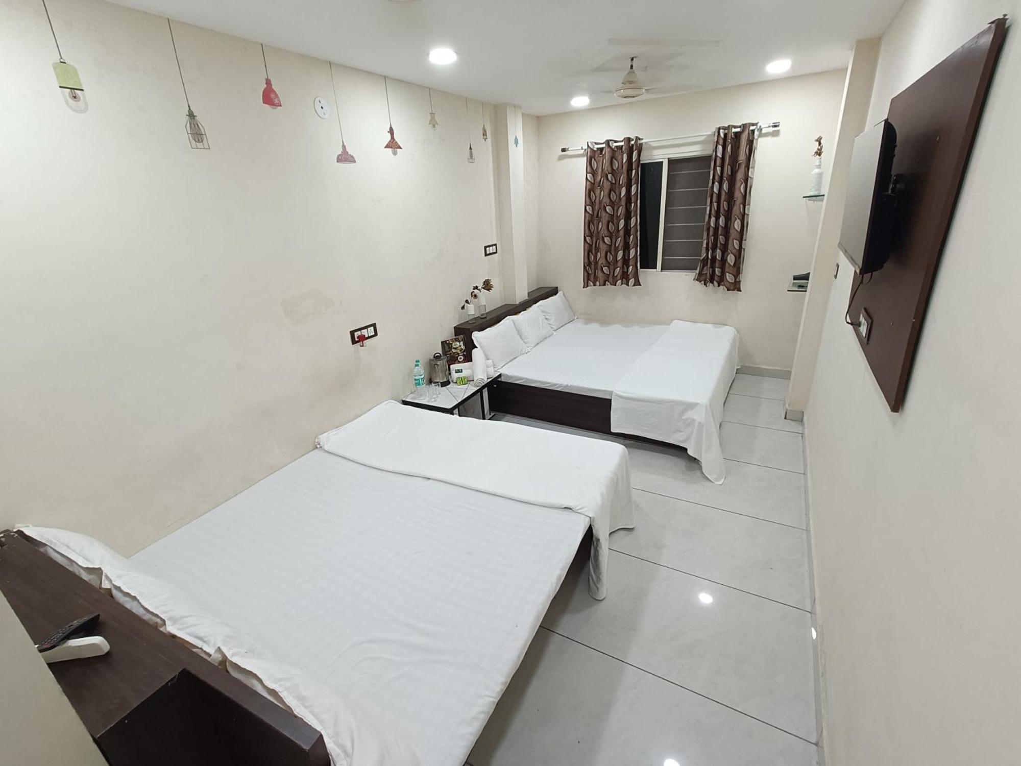 Treebo Yatri Grah Kshipra T Hotel Ujjain Zewnętrze zdjęcie