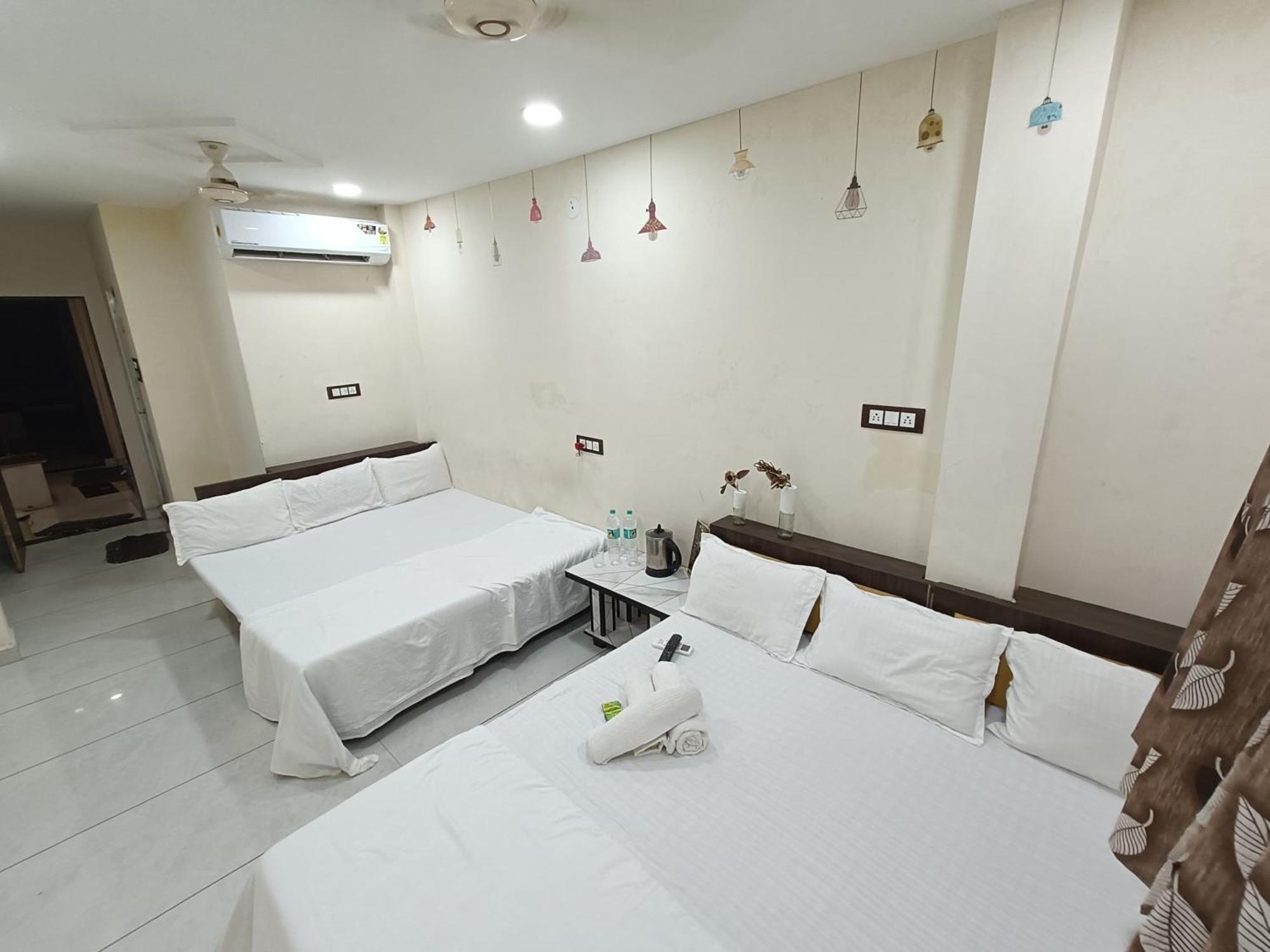 Treebo Yatri Grah Kshipra T Hotel Ujjain Zewnętrze zdjęcie