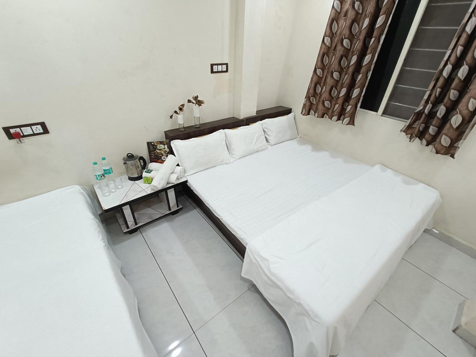 Treebo Yatri Grah Kshipra T Hotel Ujjain Zewnętrze zdjęcie