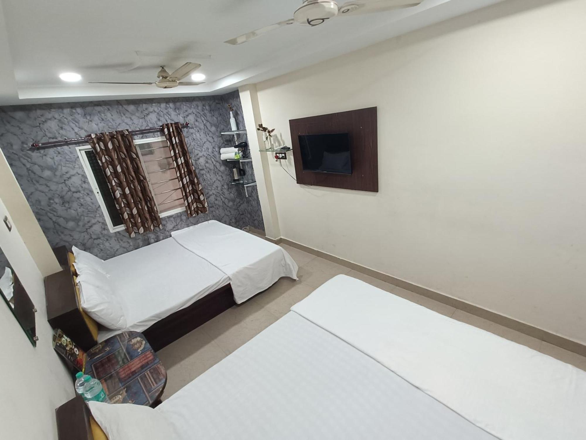 Treebo Yatri Grah Kshipra T Hotel Ujjain Zewnętrze zdjęcie