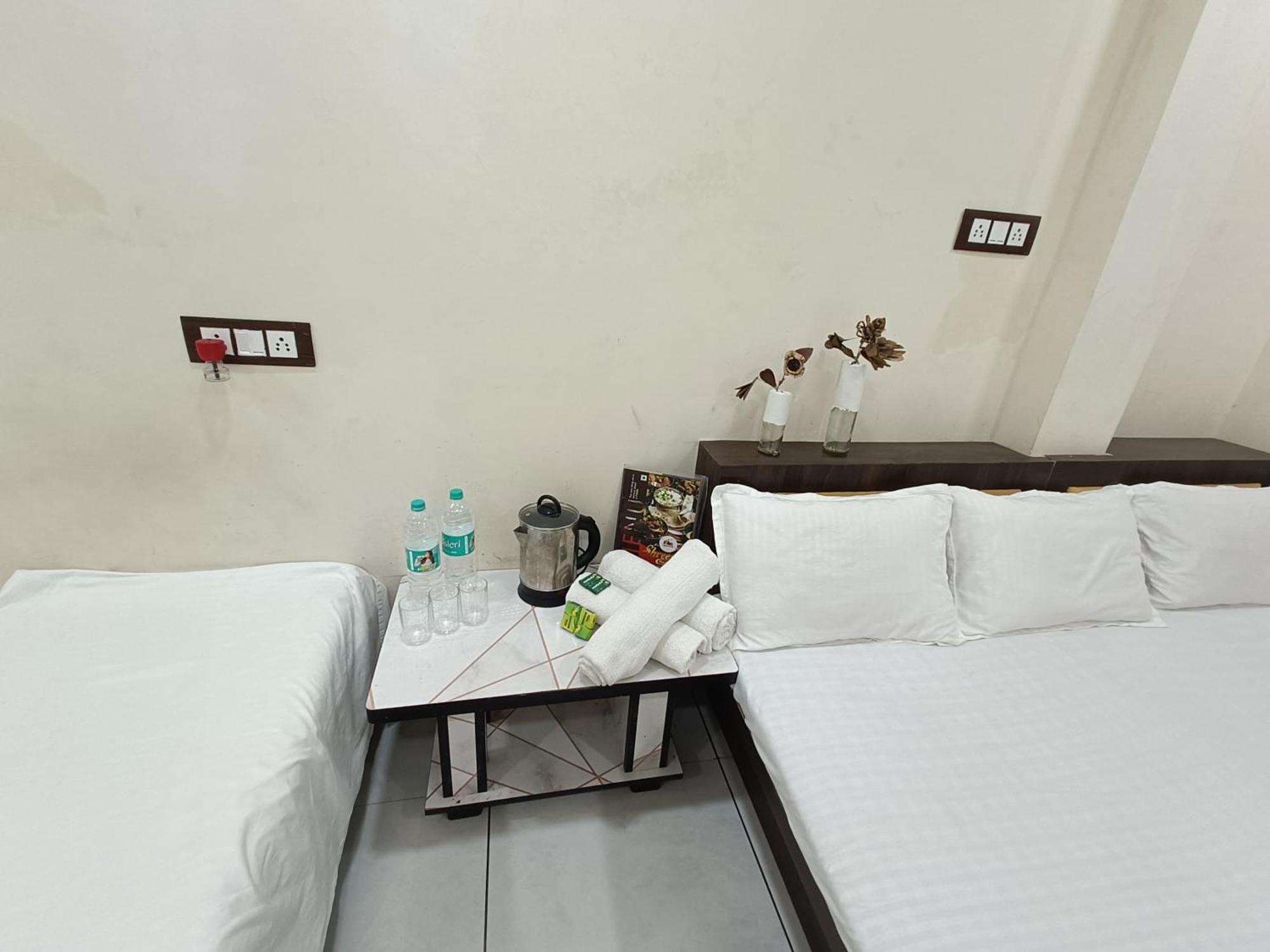 Treebo Yatri Grah Kshipra T Hotel Ujjain Zewnętrze zdjęcie