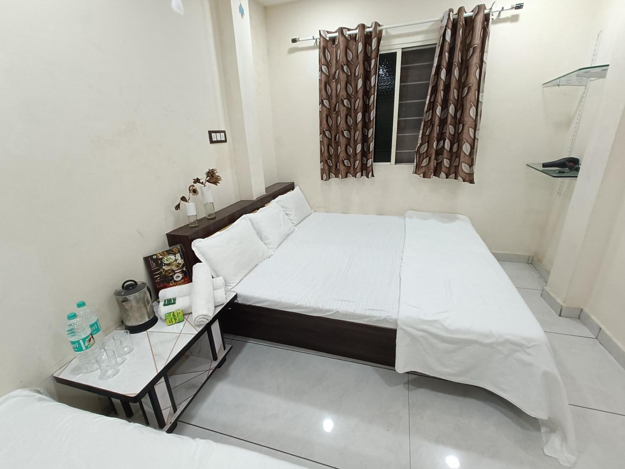 Treebo Yatri Grah Kshipra T Hotel Ujjain Zewnętrze zdjęcie