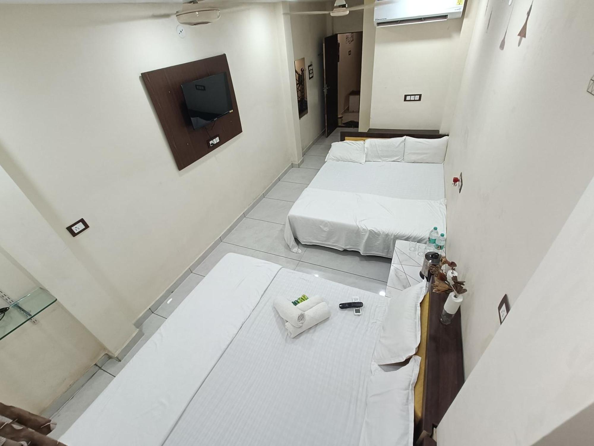 Treebo Yatri Grah Kshipra T Hotel Ujjain Zewnętrze zdjęcie