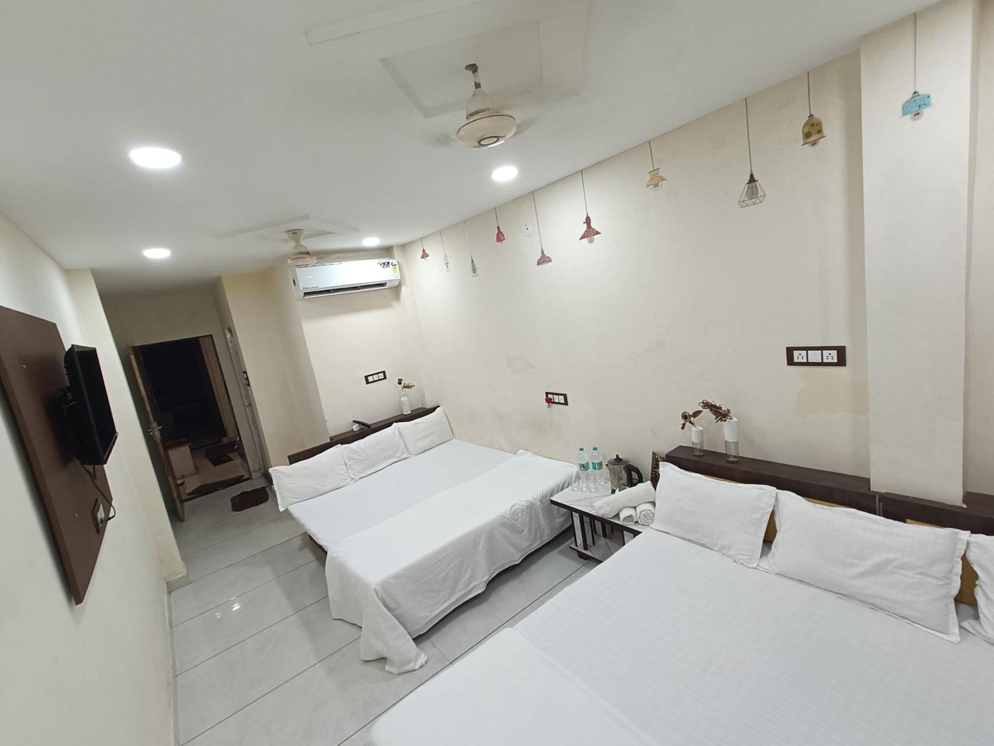 Treebo Yatri Grah Kshipra T Hotel Ujjain Zewnętrze zdjęcie