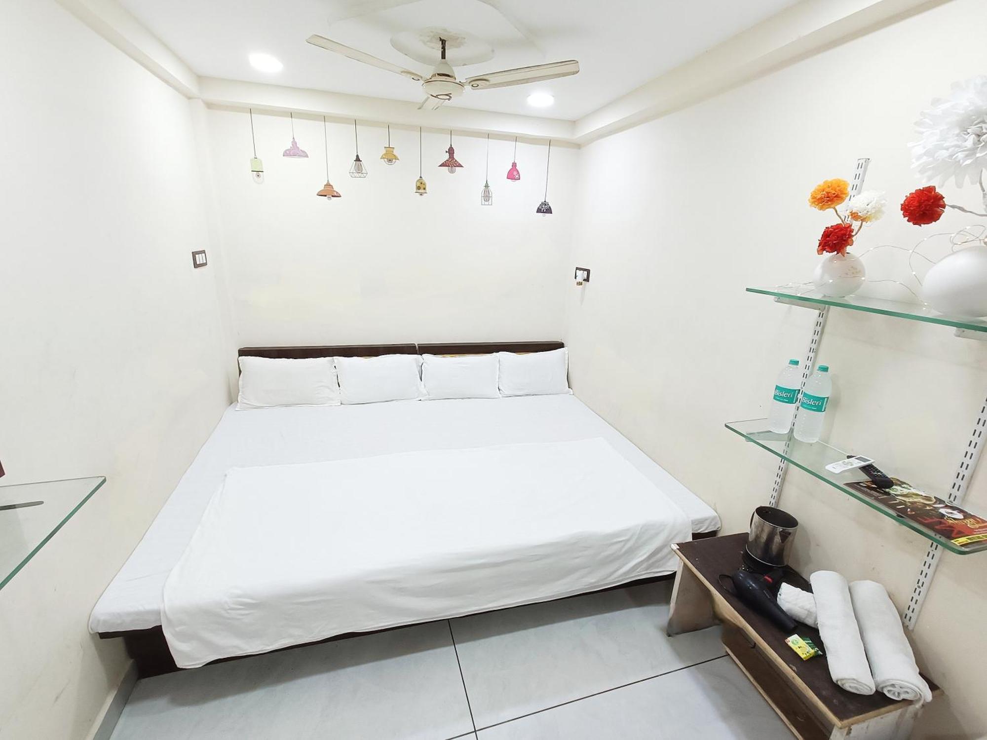 Treebo Yatri Grah Kshipra T Hotel Ujjain Zewnętrze zdjęcie